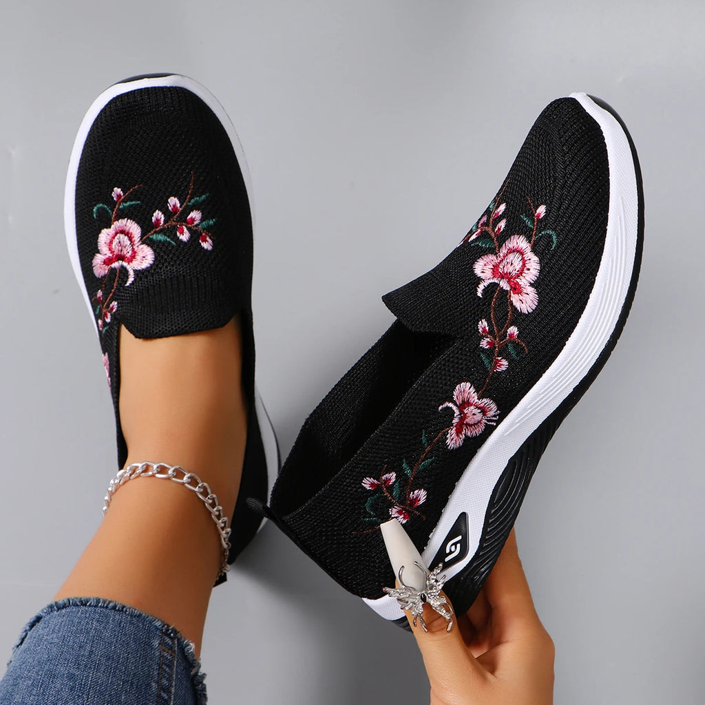 Women's summer breathable mesh flat shoes women's in White, Black and Blue