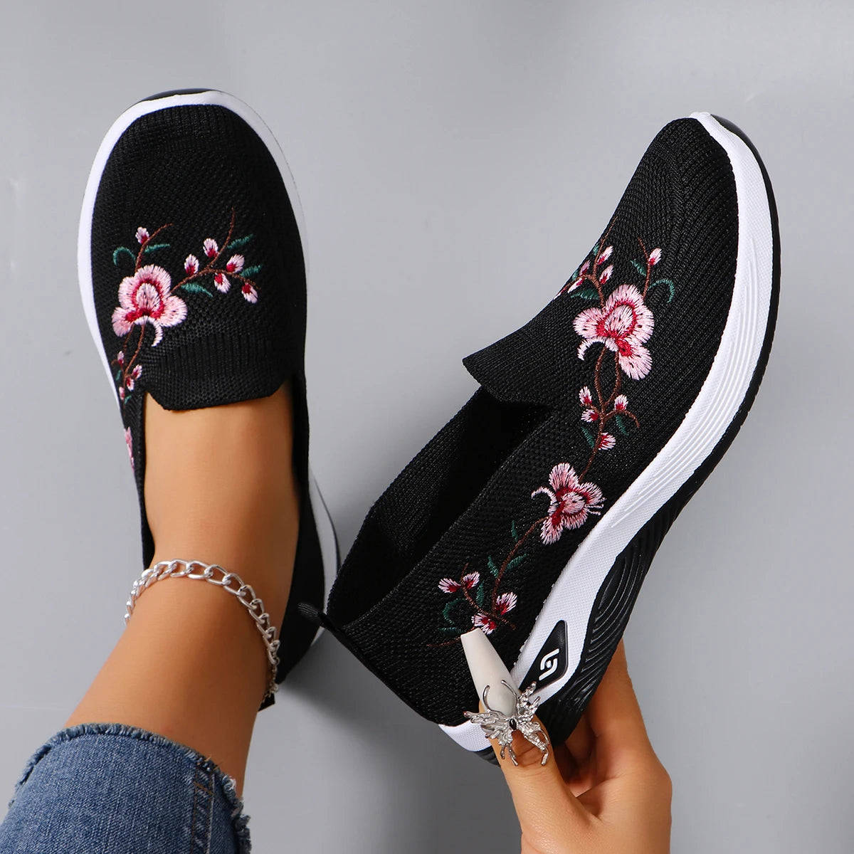Women's summer breathable mesh flat shoes women's in White, Black and Blue