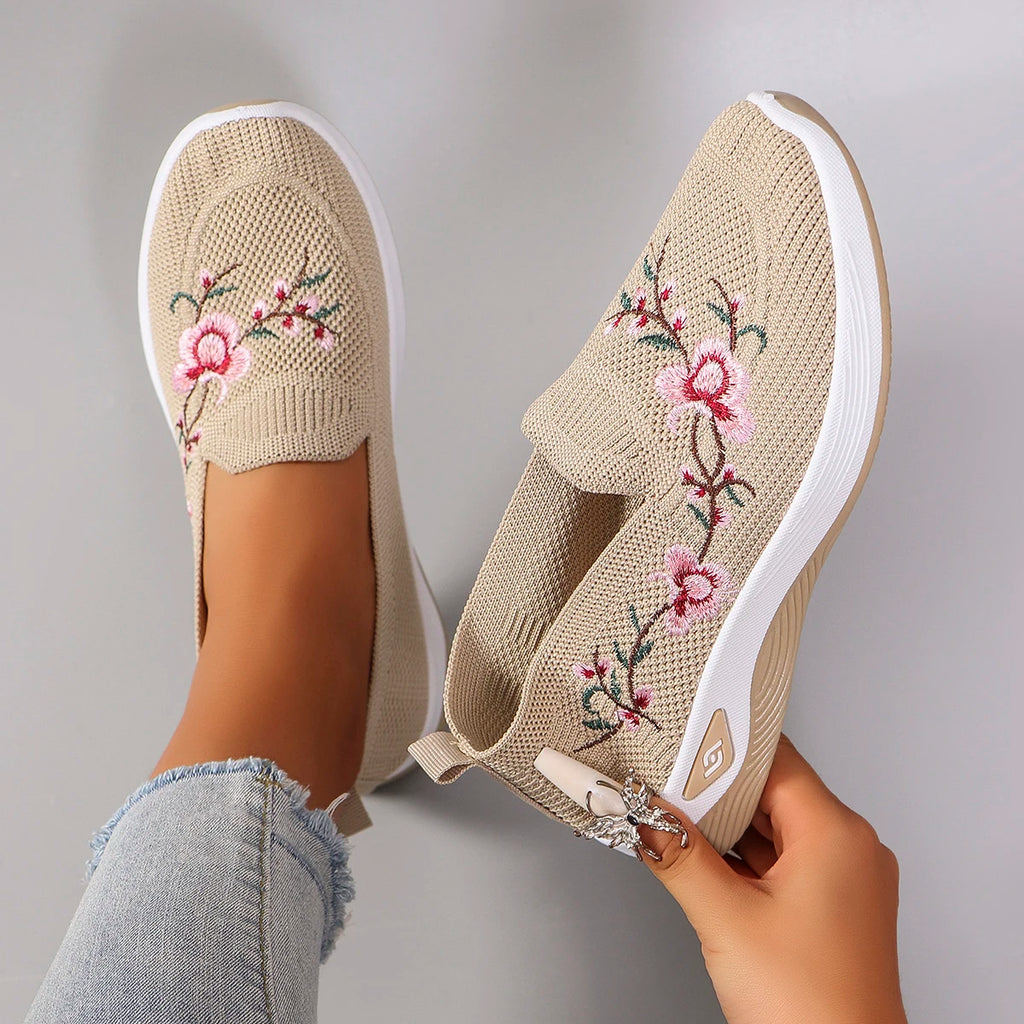 Women's summer breathable mesh flat shoes women's in White, Black and Blue