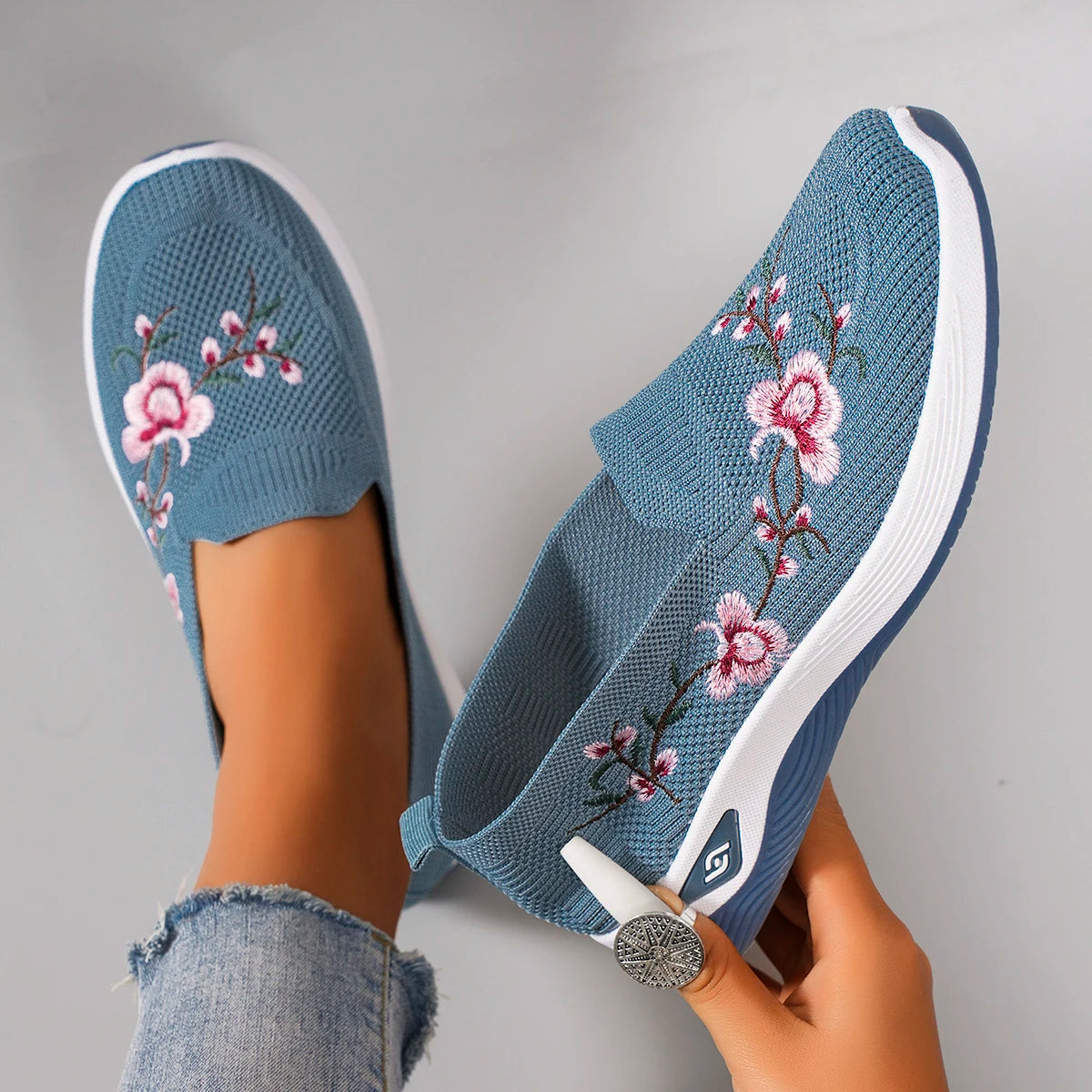 Women's summer breathable mesh flat shoes women's in White, Black and Blue
