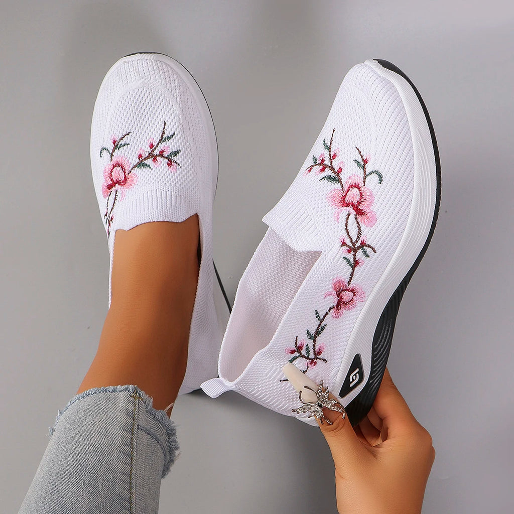 Women's summer breathable mesh flat shoes women's in White, Black and Blue